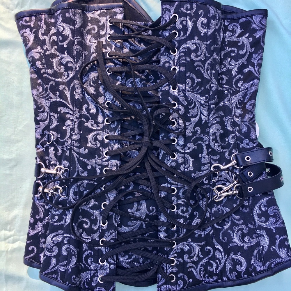 Corset - Picture 6 of 8